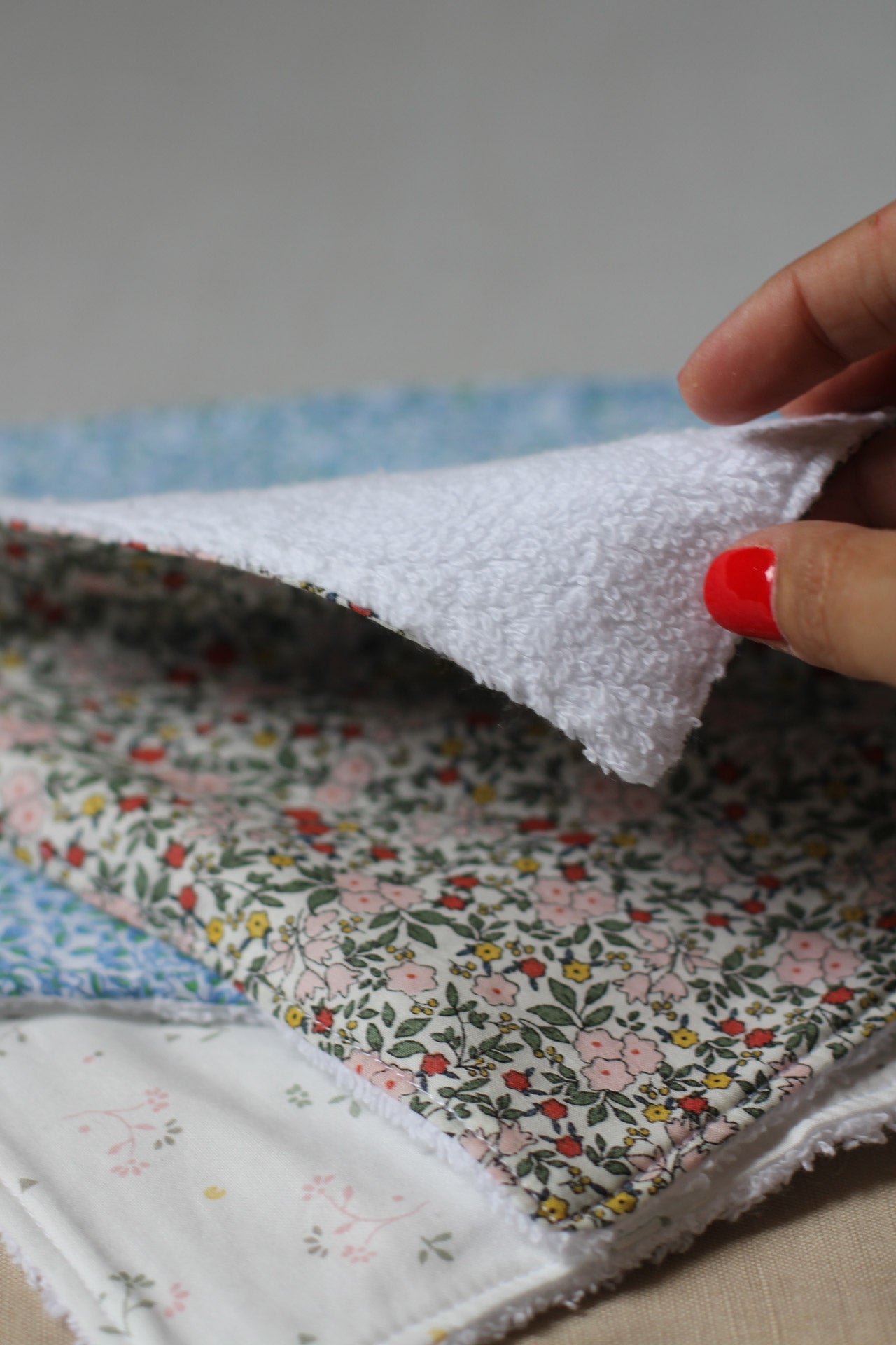 Tovalloletes multiús